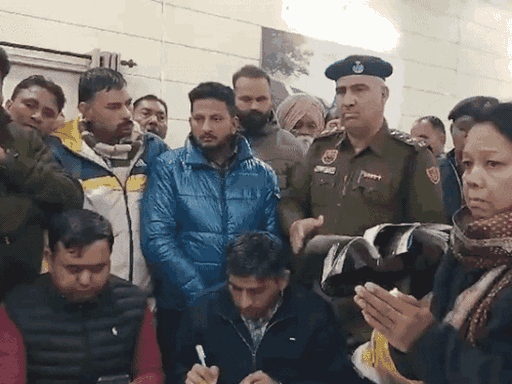 ਸ਼ੋਅ ਵਾਰ ਵਾਰ ਸਮਝੌਤੇ ਬਾਰੇ ਬਹਿਸ ਕਰਨਾ ਜਾਰੀ ਰਿਹਾ.