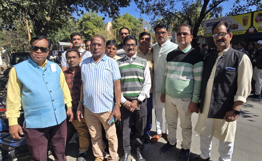 उज्जैन में स्कूल संचालकों ने टावर चौक पर प्रदर्शन किया।