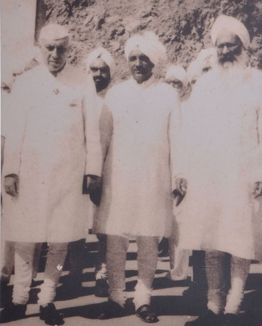 ਸਾਲ 1962-64, ਸਾਬਕਾ ਪ੍ਰਧਾਨ ਮੰਤਰੀ ਜਵਾਹਰ ਲਾਲ ਨਹਿਰੂ, ਰਣਬੀਰ ਹੁੱਡਾ ਅਤੇ ਏਕਤਾਏ ਗਏ ਸਾਬਕਾ ਮੁੱਖ ਮੰਤਰੀ ਸੰਯੁਕਤ ਰਾਜ ਪ੍ਰੋਟੈਪ ਸਿੰਘ ਕੈਰ. (ਖੱਬੇ ਤੋਂ ਸੱਜੇ)