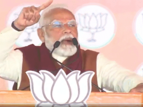 नरेंद्र मोदी ने सेक्टर-14 के पास स्थित वेगास मॉल के पास रैली की। - Dainik Bhaskar