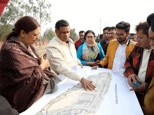 नवनियुक्त मेयर हरप्रीत कौर बबला ने डड्डूमाजरा स्थित डंपिंग ग्राउंड का दौरा किया। - Dainik Bhaskar