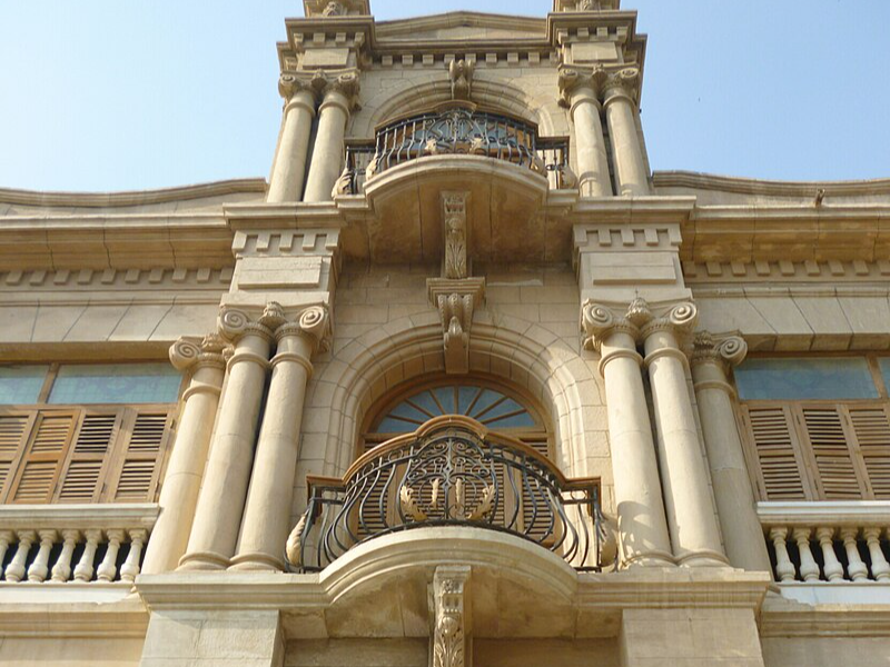 मुखी महल, जिसे मरम्मत करके अब मुखी म्यूजियम में बदल दिया गया है।