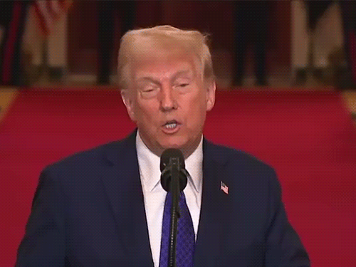 ट्रम्प ने 8 साल पहले पहला कार्यभार संभाला था, तब उन्होंने पहले हफ्ते में 33,571 शब्द कहे थे। इतने शब्द बोलने में उन्हें 3 घंटे 41 मिनट लगे थे। यानी दूसरे कार्यकाल में ट्रम्प बहुत ज्यादा बोल रहे हैं।