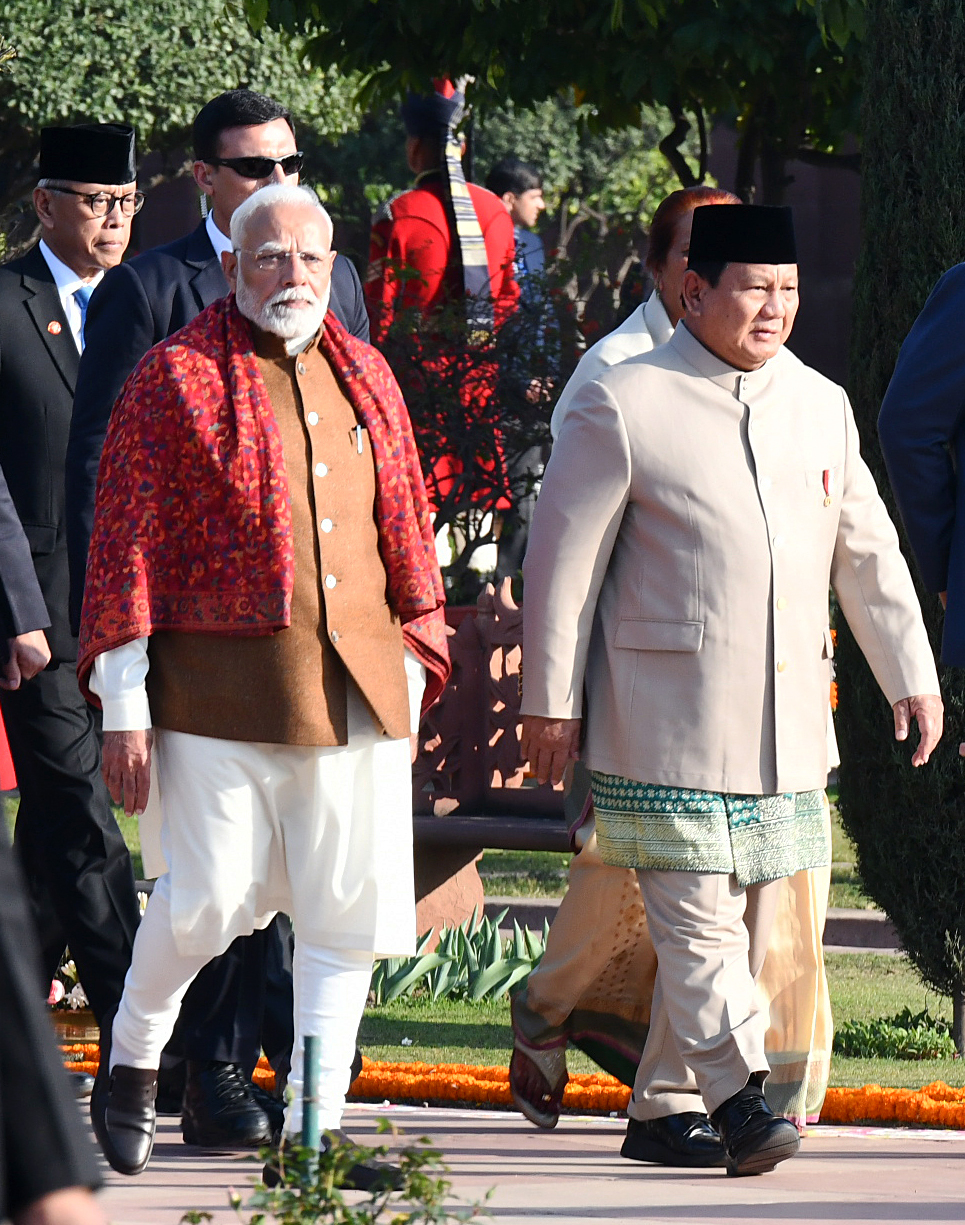 भारत दौरे पर इंडोनेशिया के राष्ट्रपति ने द्विपक्षीय संबंधों को मजबूत करने के साथ रक्षा और व्यापार सहयोग बढ़ाने पर चर्चा की।