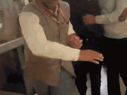 लोकायुक्त की टीम सौरभ शर्मा को इस तरह कस्टडी में कोर्ट लेकर पहुंची थी।