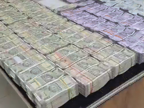 ओडिशा पुलिस ने झारखंड के 8 लूटेरे पकड़े, रुपए सहित हथियार किए बरामद - Dainik Bhaskar