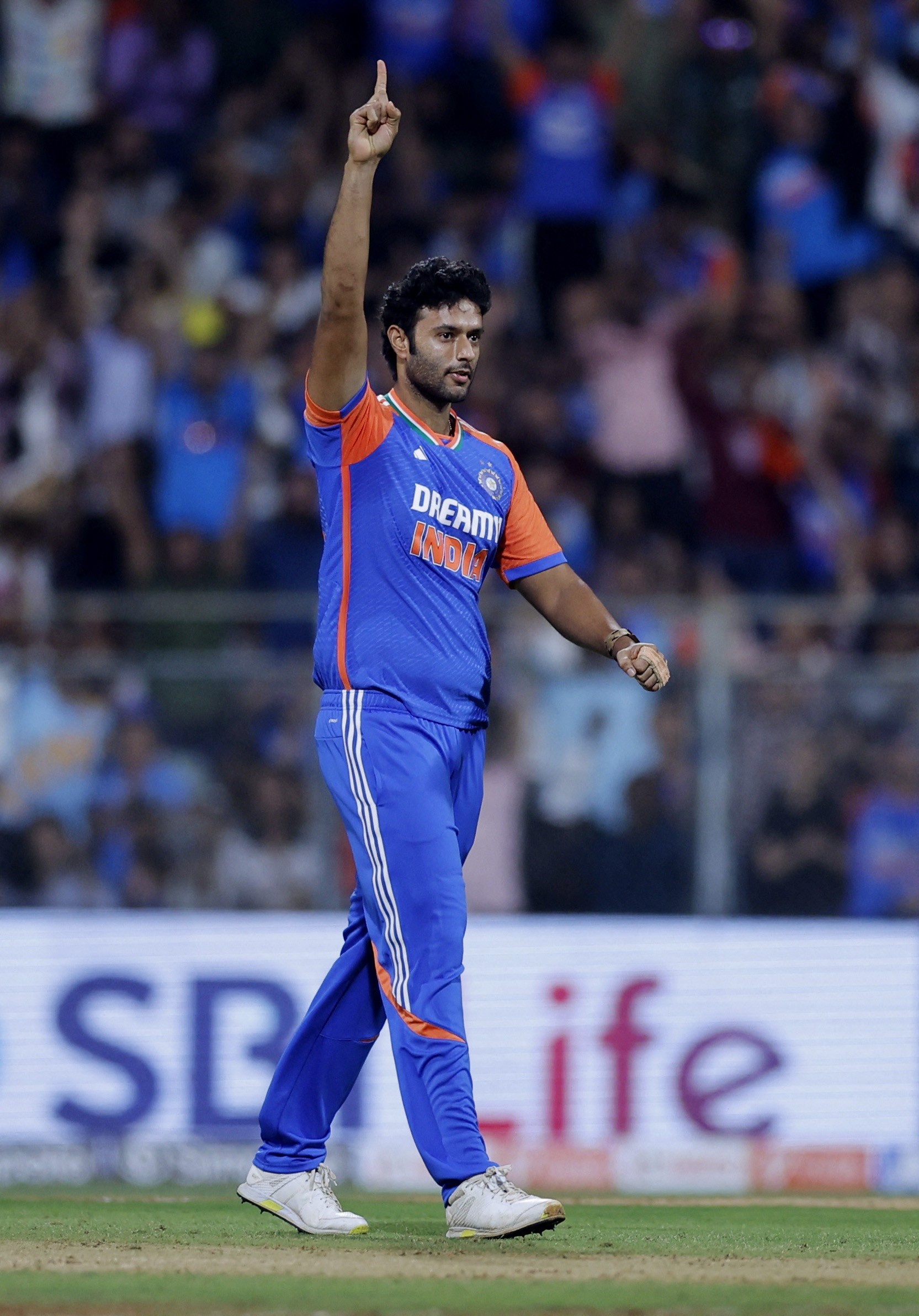 शिवम दुबे ने पहली पारी में 30 रन बनाने के बाद दूसरी पारी में 2 विकेट भी लिए।