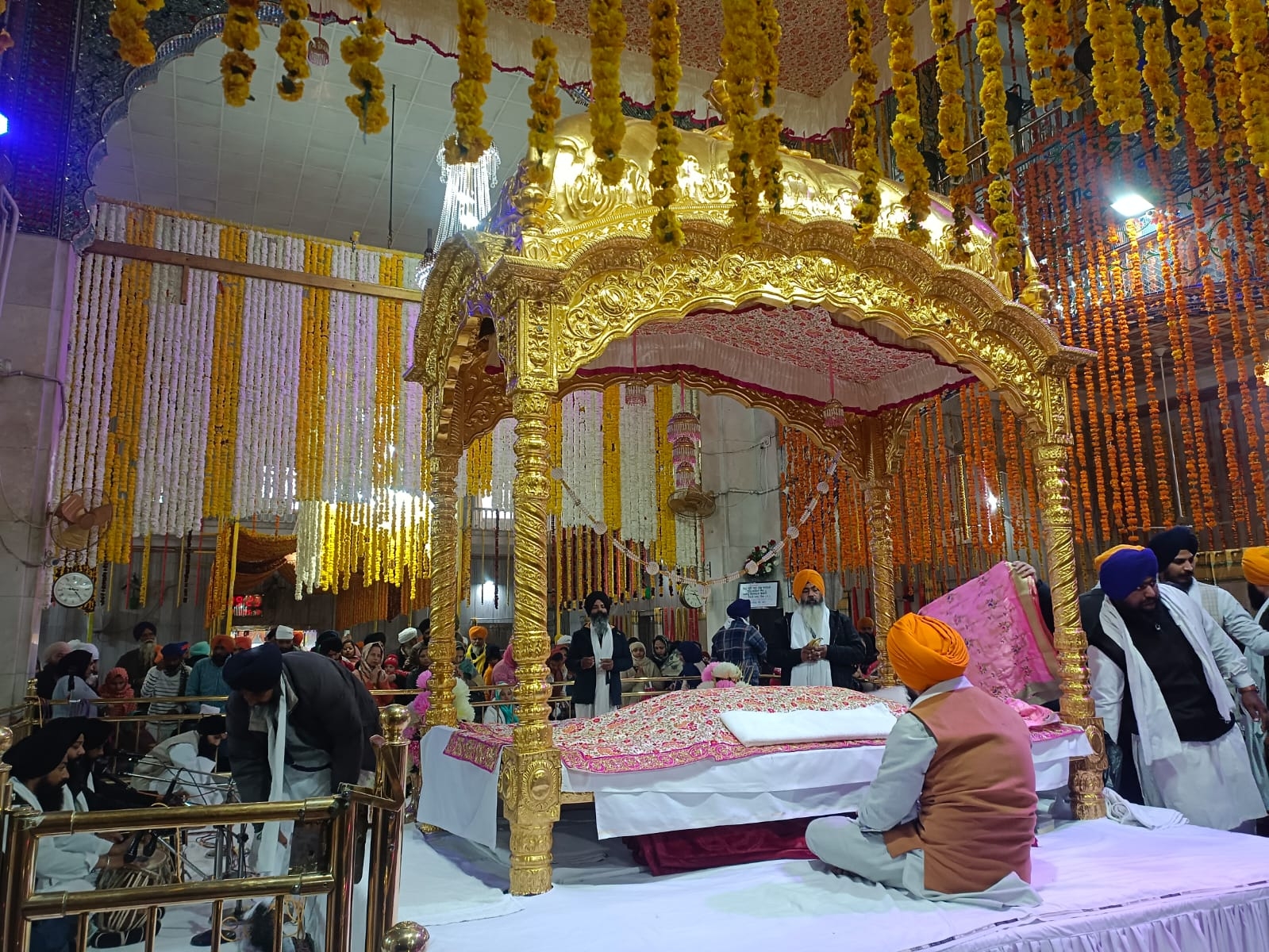 ਦਰਬਾਰ ਸਾਹਿਬ ਬੇਕੰਤ ਪੰਚਿਵਾਲ ਤੇ ਸਜਾਇਆ ਗਿਆ