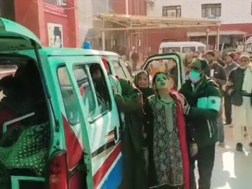 22 ਜਨਵਰੀ ਨੂੰ ਪਿੰਡ ਦੀਆਂ ਤਿੰਨ ਭੈਣਾਂ ਨੂੰ ਪਹਿਲਾਂ ਜੀਐਮਸੀ ਰਾਜੌਰੀ ਨੂੰ ਦਾਖਲ ਕਰਵਾਇਆ ਗਿਆ ਸੀ.