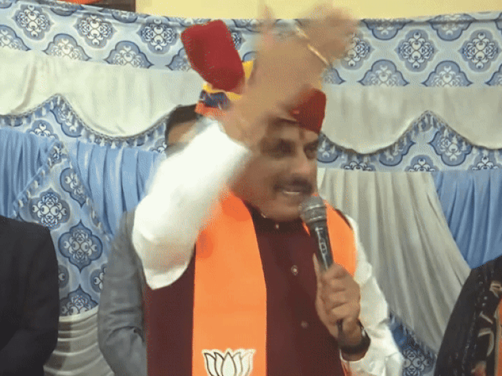 दिल्ली की उत्तम नगर विधानसभा से बीजेपी प्रत्याशी पवन शर्मा के समर्थन में जनसभा को संबोधित करते सीएम डॉ मोहन यादव