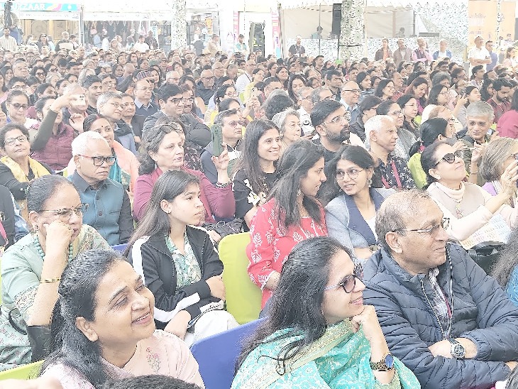 ਐਤਵਾਰ ਨੂੰ, ਜੈਪੁਰ ਸਾਹਿਤ ਦੇ ਤਿਉਹਾਰ ਦੇ ਚੌਥੇ ਦਿਨ ਬਾਲੀਵੁੱਡ ਅਭਿਨੇਤਾ ਦੇ ਸੈਸ਼ਨ ਵਿੱਚ ਵੱਡੀ ਗਿਣਤੀ ਵਿੱਚ ਲੋਕ ਮੌਜੂਦ ਸਨ. ਅਭਿਨੇਤਾ ਫਿਲਮ ਤੋਂ ਰਾਜਨੀਤਿਕ ਪਹਿਲੂਆਂ ਤੱਕ ਬੋਲਿਆ.