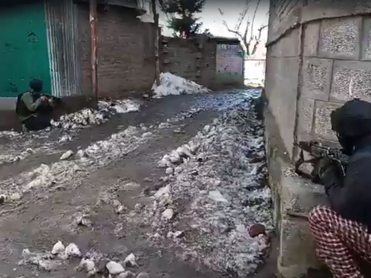 ਸੁਰੱਖਿਆ ਬਲਾਂ ਨੇ ਖੇਤਰ ਅਤੇ ਅੱਤਵਾਦੀਆਂ ਦੀ ਭਾਲ 'ਤੇ ਆ ਗਈ ਹੈ. - ਡੈਨਿਕ ਭਾਸਕਰ