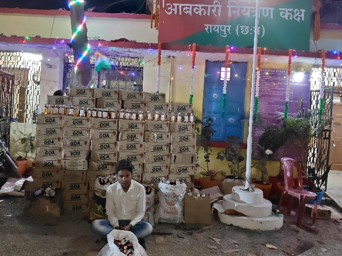 ग्राम खपरी में 8 लाख 45 हजार रुपये अवैध शराब जब्त - Dainik Bhaskar