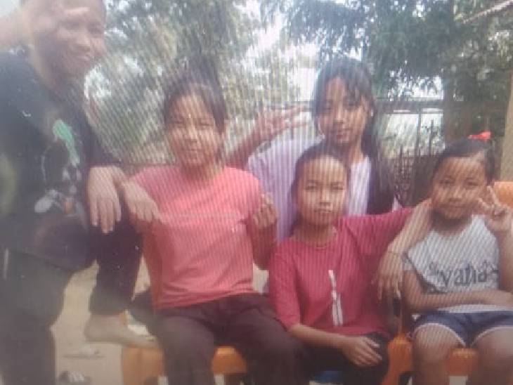 मृतक बाबू अपनी बेटी और उसके डांस ग्रुप के साथ।