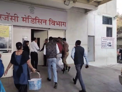 कोर्ट में पेश करने से पहले तीनों आरोपियों का हमीदिया अस्पताल में मेडिकल चेकअप कराया गया।