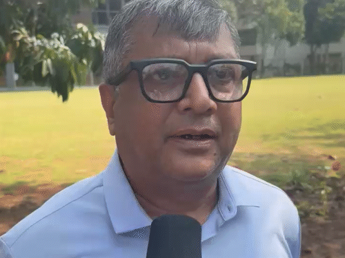 ਐਨਡੀਪੀਐਸ ਦੇ ਪ੍ਰਿੰਸੀਪਲ ਨੇ ਕਿਹਾ ਕਿ ਮੇਲ ਪੜ੍ਹਦਿਆਂ ਪੁਲਿਸ ਅਤੇ ਬੰਬ ਸਕੁਐਡ ਨੂੰ ਮਿਲ ਕੇ ਦੱਸਿਆ ਗਿਆ ਸੀ.