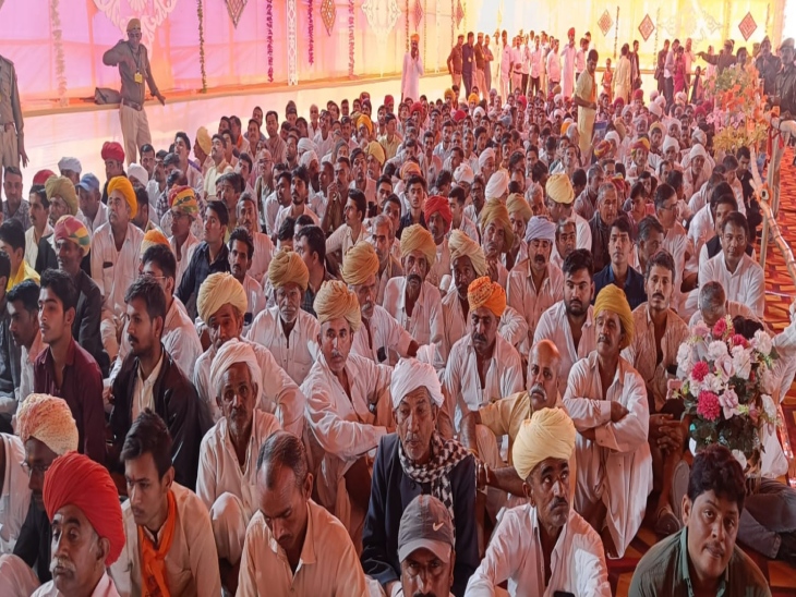 आयोजन में बड़ी संख्या में लोग शामिल हुए।