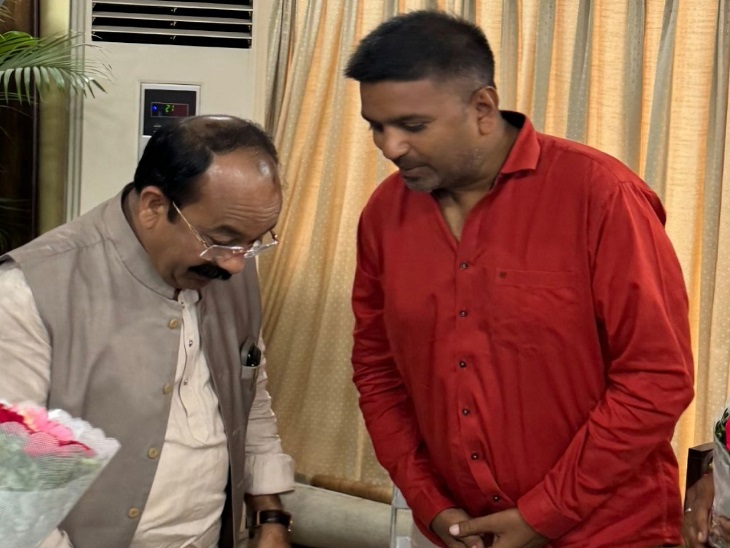 भाजपा पार्षद शंतोष नाथ उर्फ जलंधर डिप्टी सीएम अरुण साव के साथ