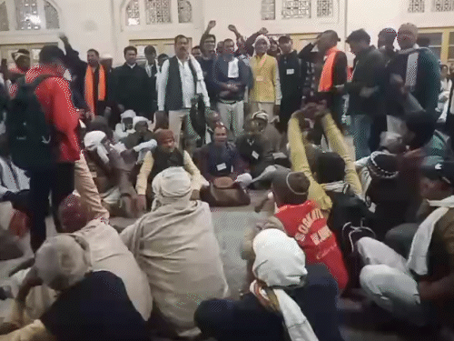 ग्वालियर से सैकड़ों किसान अन्नदाता अधिकार रैली व वल्लभ भवन घेराव में शामिल होने ट्रेन से भोपाल रवाना हुए।