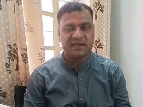 ਨਿਰੰਜਨ ਨੇ ਦੱਸਿਆ ਕਿ ਉਸ ਦੀ ਪਤਨੀ ਅਤੇ ਉਸਦੇ ਭਰਾ ਮਥੁਰਾ ਨੇ ਐਮ ਪੀ ਨੂੰ ਮਿਲ ਗਿਆ ਸੀ.