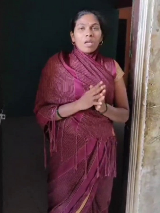 शासन-प्रशासन का धन्यवाद देते लोग।