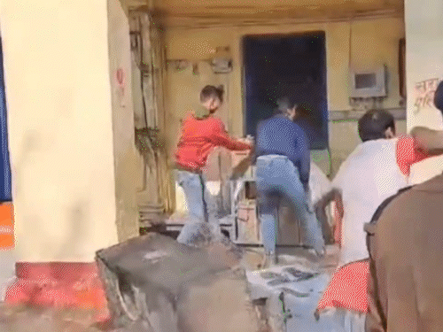 हाजत में बाइक लूट के आरोपी के सुसाइड का VIDEO: 3:31 पर उठकर टॉयलेट किया, 3:35 पर फंदे से झूला; तपड़पता रहा... 3:38 पर हुआ शांत - Muzaffarpur News