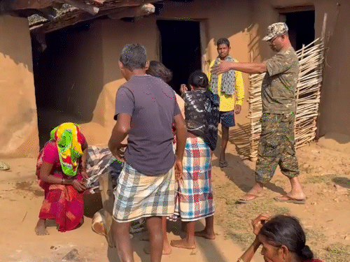 छत्तीसगढ़ के बस्तर में 2 दिन में नक्सलियों ने 3 ग्रामीणों की हत्या कर दी।