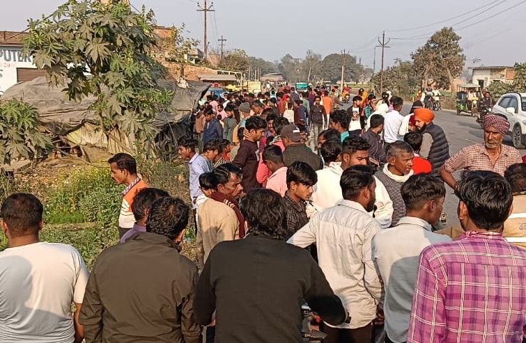 तीन दिन पहले ई-रिक्शा से घर लौटते समय हुआ था हादसा। - Dainik Bhaskar