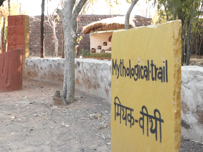 ਮਿੱਥ ਵਾਈਥਾਈ ਪੇਂਟਿੰਗਾਂ ਰਾਹੀਂ ਕਬਾਇਲੀ ਭਾਈਚਾਰੇ ਦੀਆਂ ਮਿੱਥਾਂ ਦਾ ਵਰਣਨ ਕਰਦਾ ਹੈ.