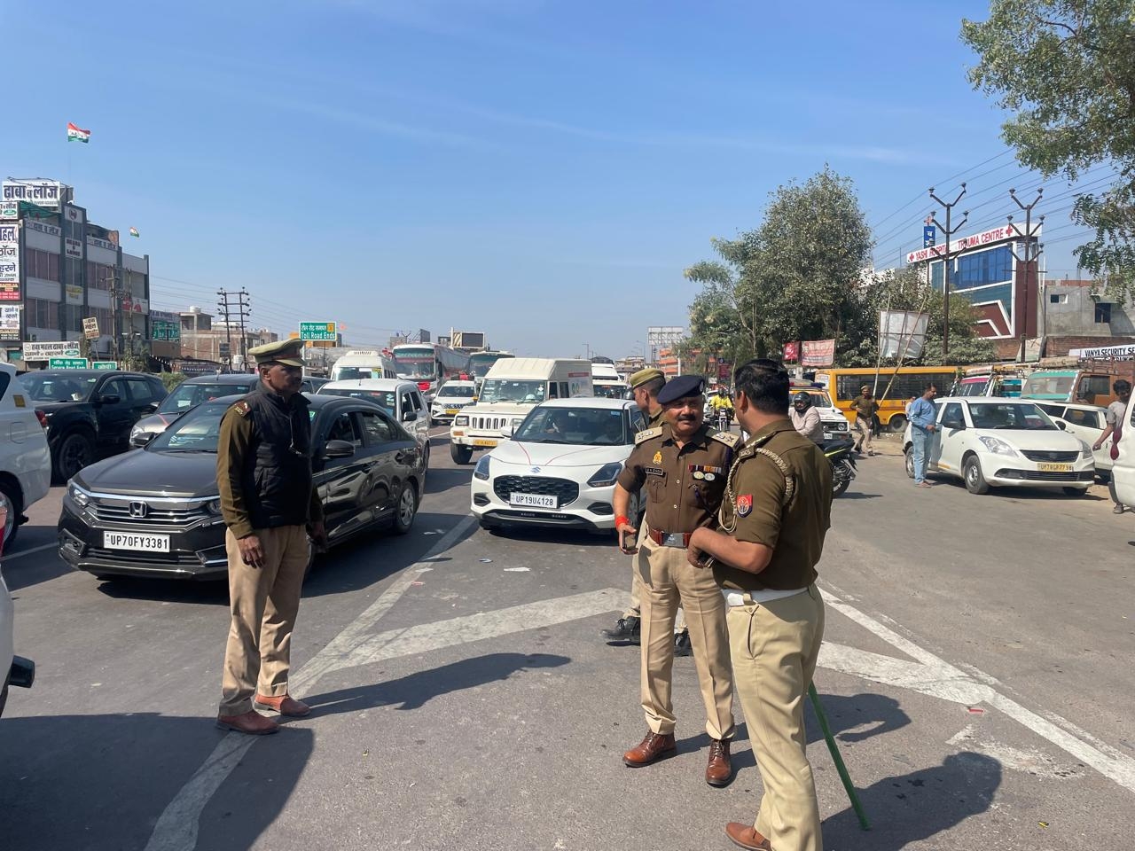Accident caused traffic jam in Kanpur