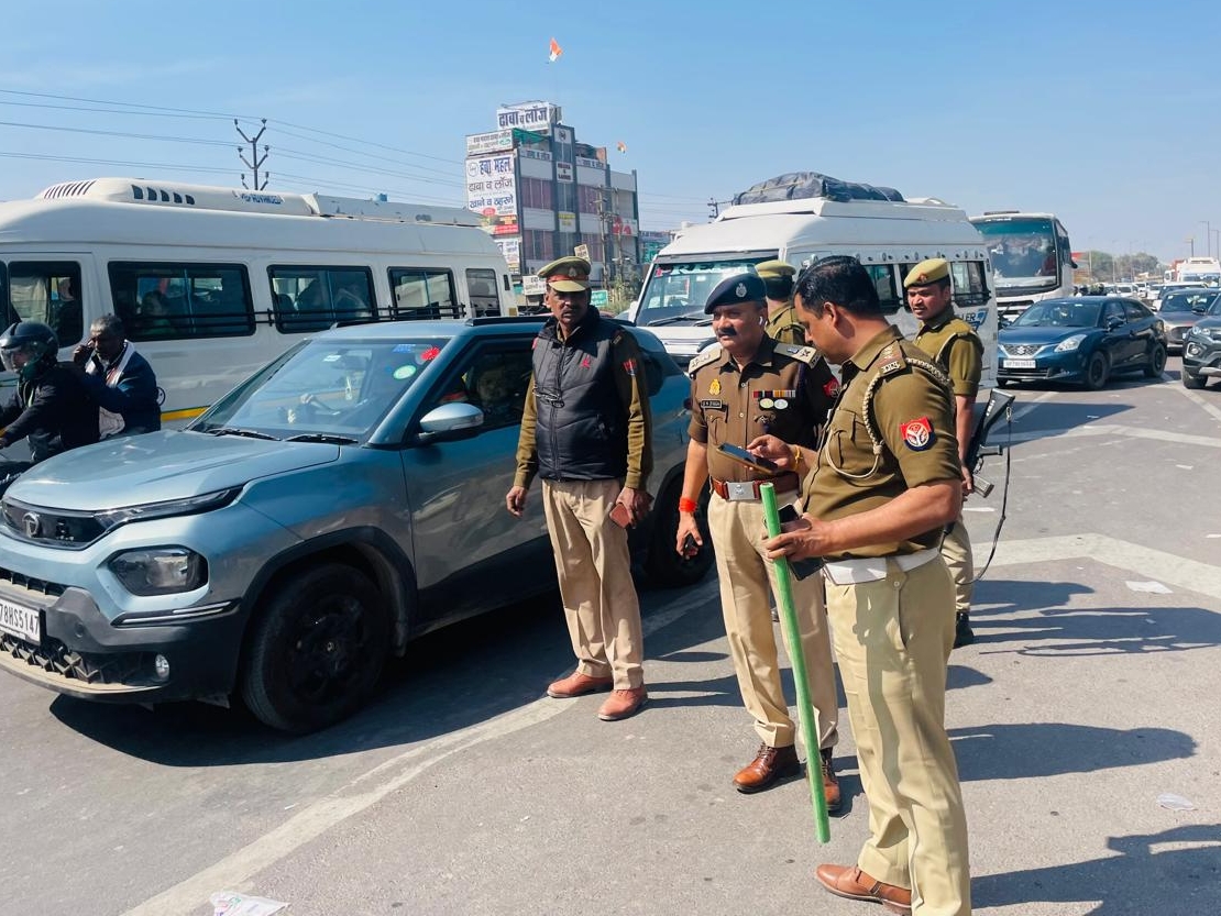 Accident caused traffic jam in Kanpur