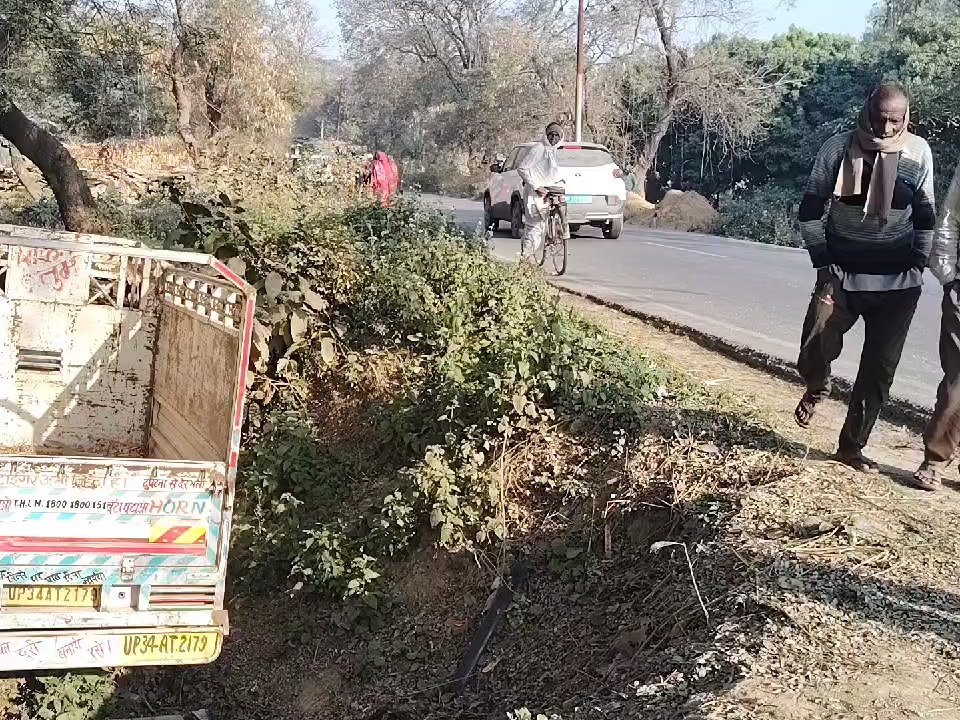 The van of the wedding party collided with a pickup in Sitapur