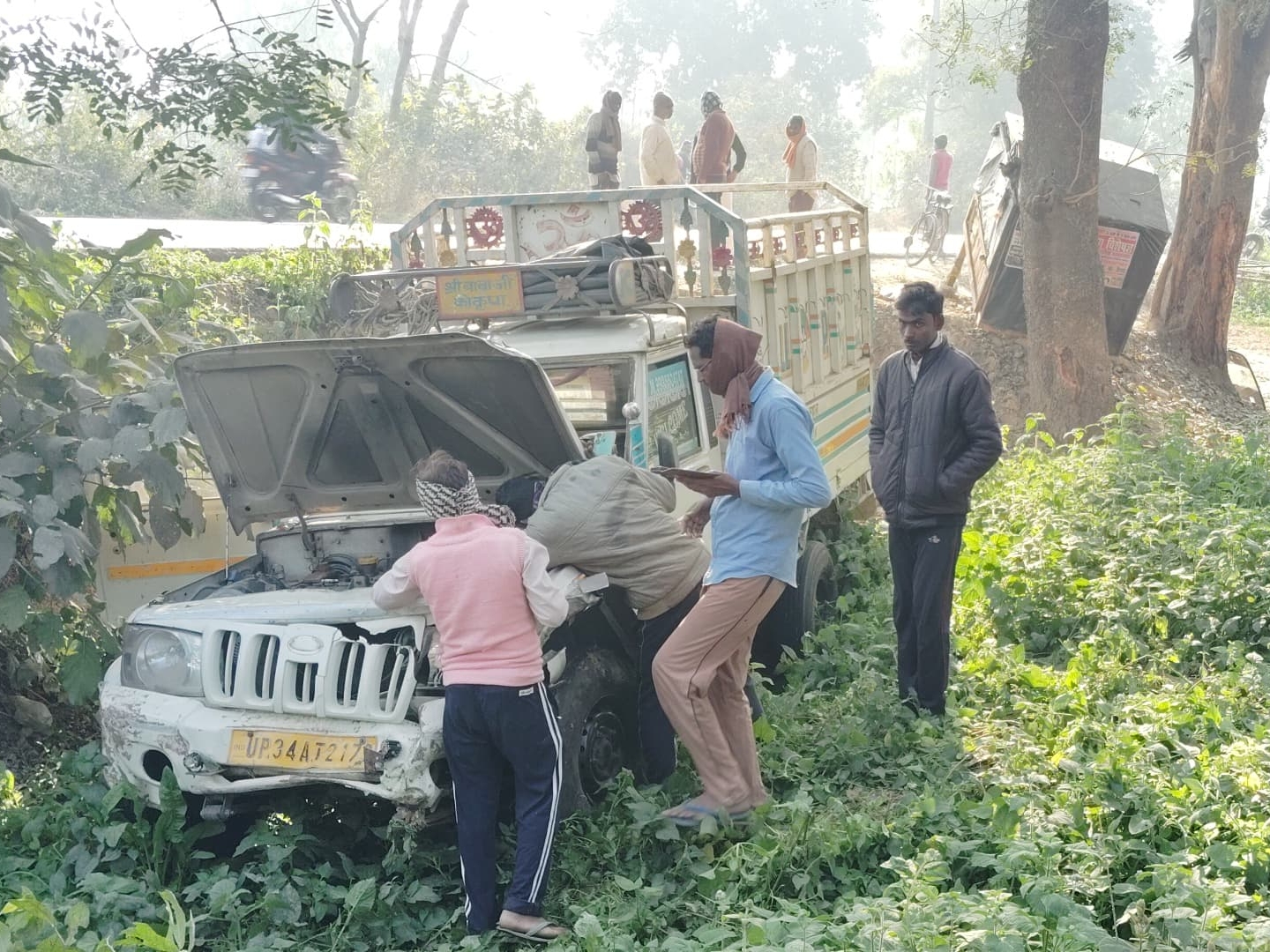 The van of the wedding party collided with a pickup in Sitapur