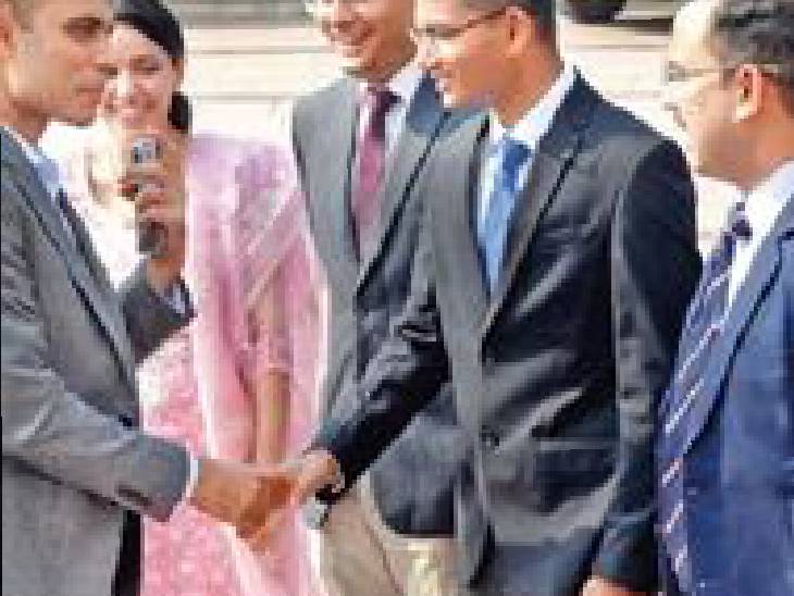 (बाएं से पहले) आईजी एसएएफ इरशाद वली व अन्य अफसर।