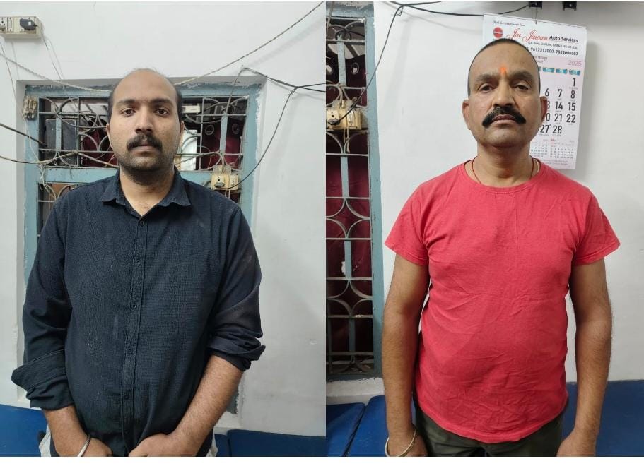 कल्याण ज्वेलर्स शटर लॉक मीडियाकर्मी विवाद मामले में अखिल ए और पवन तिवारी को पुलिस ने अरेस्ट किया।