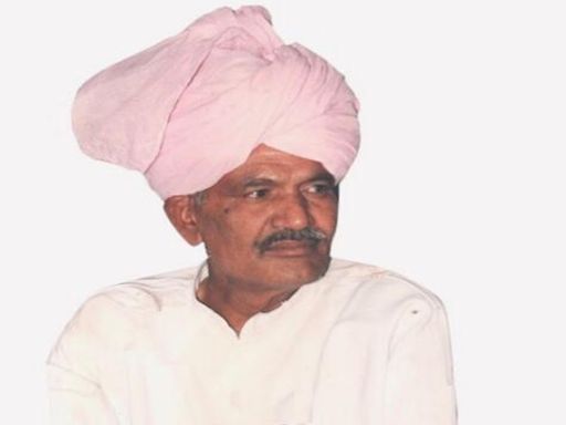 ਦੁਲਹਨ ਫੂਫਾ ਛਤਰਾਰ ਸਿੰਘ ਅਸੈਂਬਲੀ ਦੀ ਸਪੀਕਰ ਸੀ. ਉਹ ਜੀਅ ਗਿਆ ਹੈ.