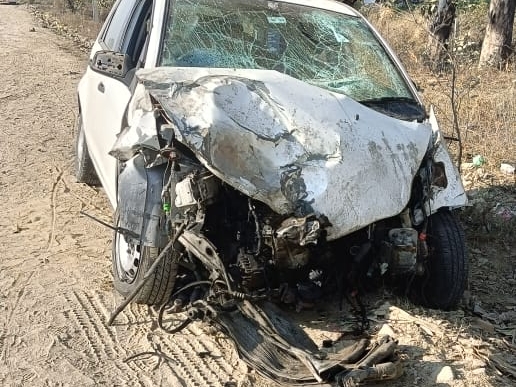 Tragic road accident in Maharajpur Trailer hits car going from Kanpur ...