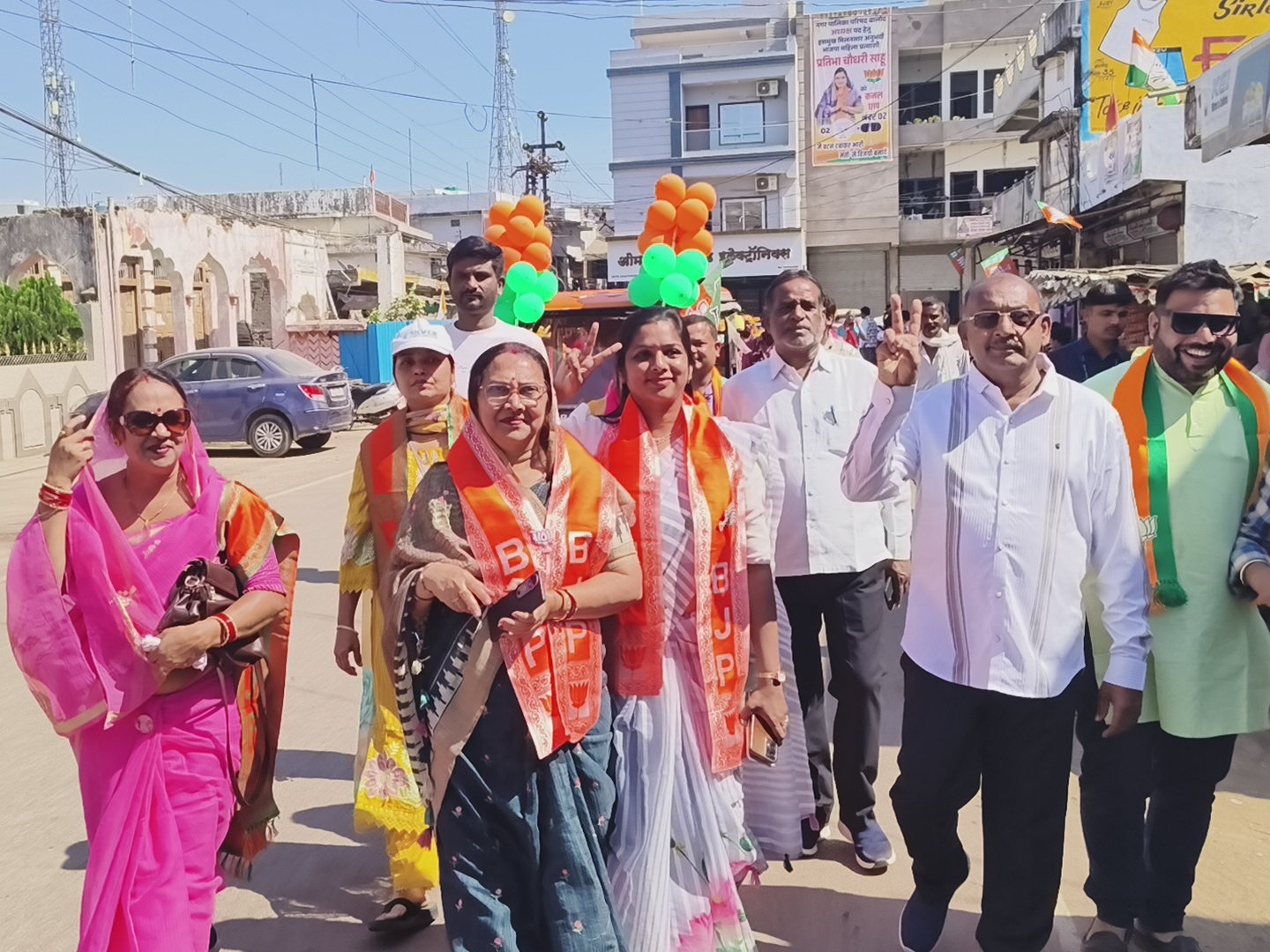 बालोद नगर पालिका चुनाव में प्रचार के अंतिम दिन राजनीतिक दलों ने रैली निकाली।