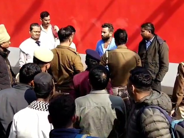 पुलिस ने मारपीट के दो आरोपियों को गिरफ्तार किया। - Dainik Bhaskar