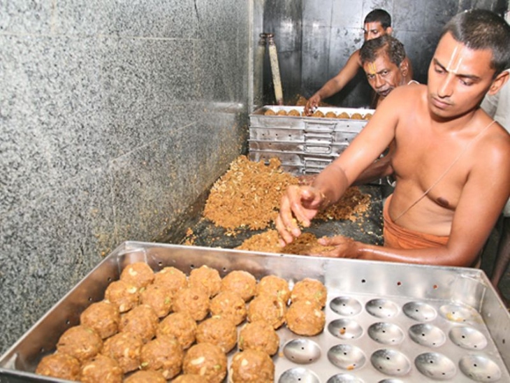 ये लड्‌डू तिरुपति के वेंकटेश्वर मंदिर में प्रसाद के तौर पर दिया जाते हैं। मंदिर को तिरुपति तिरुमाला देवस्थानम (TTD) संचालित करता है।
