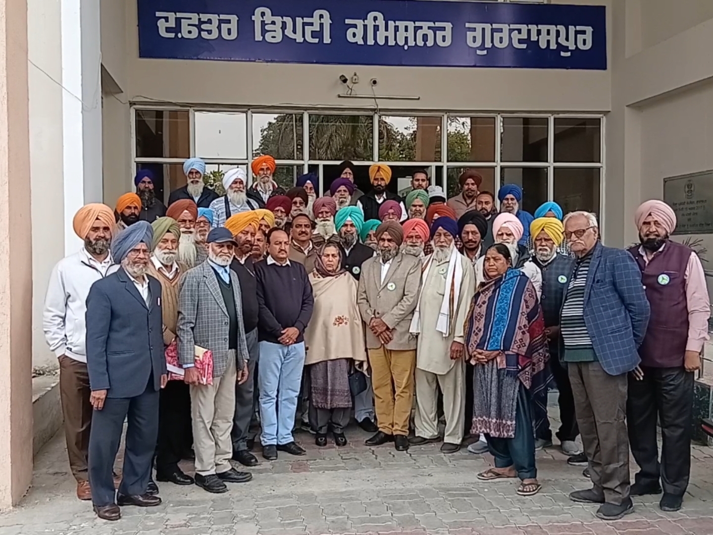 ਸ਼ਹੀਦ ਫੌਜੀ ਸੁਰੱਖਿਆ ਕੌਂਸਲ ਦੀ ਟੀਮ ਨੇ ਰੀਯੂ ਦੇ ਨਾਲ ਡਿਪਟੀ ਕਮਿਸ਼ਨਰ ਨੂੰ ਮਿਲਿਆ.