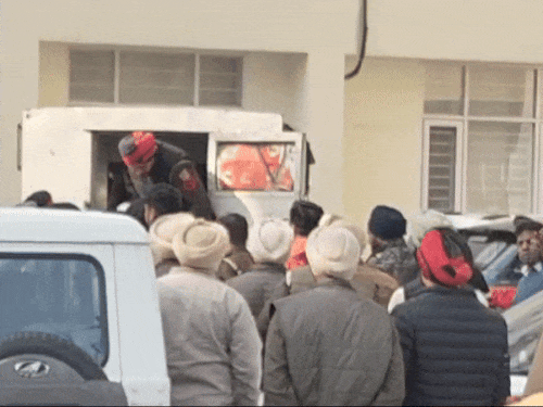 गैंगस्टर पुनीत शर्मा जालंधर कोर्ट लेकर पहुंची पुलिस। - Dainik Bhaskar