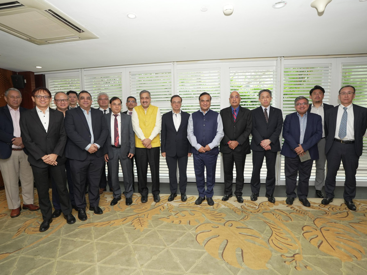 ਅਸਾਮ ਦੇ ਮੁੱਖ ਮੰਤਰੀ ਹਿਤਾਤਾ ਬਿਸਵਾ ਸਰਮਾ 10 ਫਰਵਰੀ ਨੂੰ ਸਿੰਗਾਪੁਰ ਪਹੁੰਚੇ. ਉਸਨੇ ਸੈਮੀਕੰਡਕਟਰ ਕੰਪਨੀਆਂ ਨੂੰ ਨਿਵੇਸ਼ ਕਰਨ ਦਾ ਸੱਦਾ ਦਿੱਤਾ. - ਡੈਨਿਕ ਭਾਸਕਰ