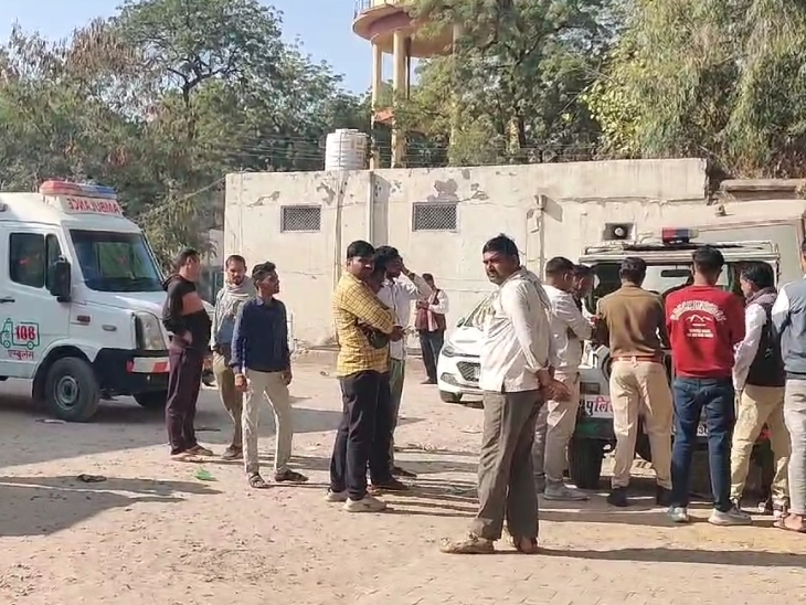 पुलिस ने शवों को बागड़ी अस्पताल की मॉर्च्युरी में रखवाया। जहां पोस्टमॉर्टम परिजनों की मौजूदगी में किया गया।