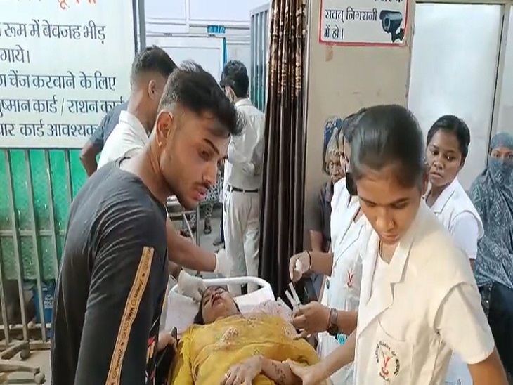 पंडाल गिरने से 4 घायल - Dainik Bhaskar