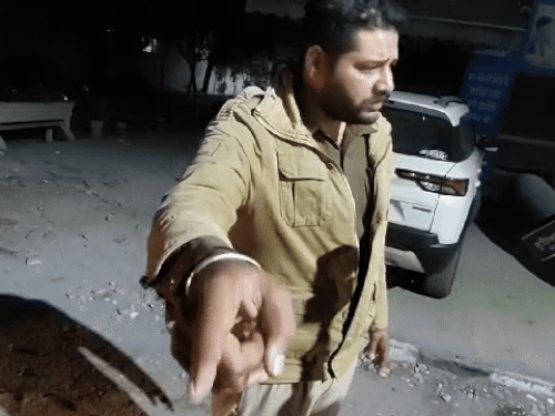 ਸ਼ਰਾਬੀ ਪੁਲਿਸ ਕਰਮਚਾਰੀ ਹੱਤਿਆ ਕਰਨ ਵਾਲੇ ਵਚਨਬੱਧਤਾ ਕਰ ਰਹੇ ਹਨ.