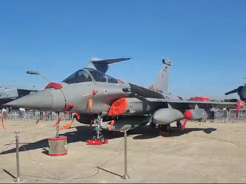 ਏਰੋ ਇੰਡੀਆ 2025 ਨੇ ਆਧੁਨਿਕ ਲੜਾਕੂ ਜੈੱਟਾਂ ਅਤੇ ਹੈਲੀਕਾਪਟਰ ਪ੍ਰਦਰਸ਼ਨ ਕੀਤਾ. - ਡੈਨਿਕ ਭਾਸਕਰ