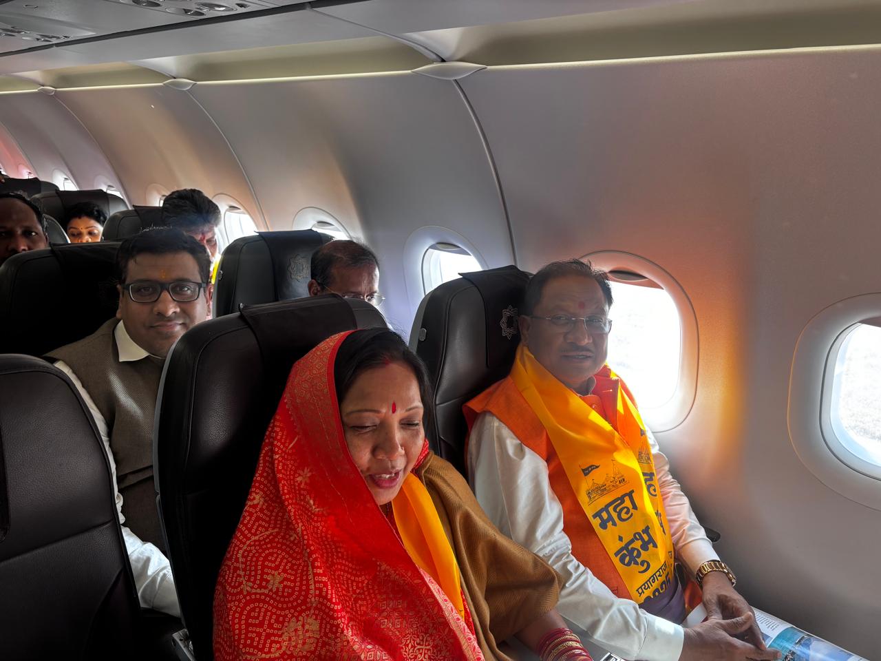 सीएम साय पत्नी कौशल्या साय के साथ रायपुर एयरपोर्ट से प्रयागराज के लिए रवाना हुए थे।