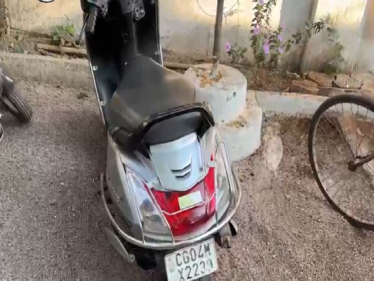 दुर्घटना में स्कूटी को नहीं हुआ नुकसान