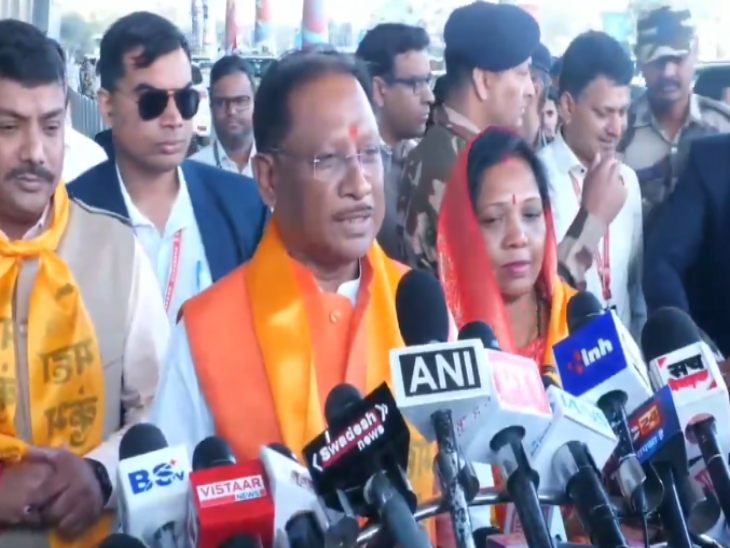 प्रयागराज रवाना होने से पहले सीएम ने रायपुर एयरपोर्ट पर मीडिया से बातचीत की।